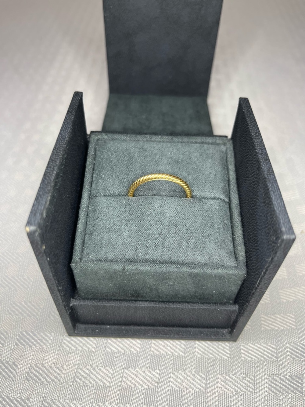 David Yurman 1.7mm 18k Gold Cable band (stackable) Size 9.5